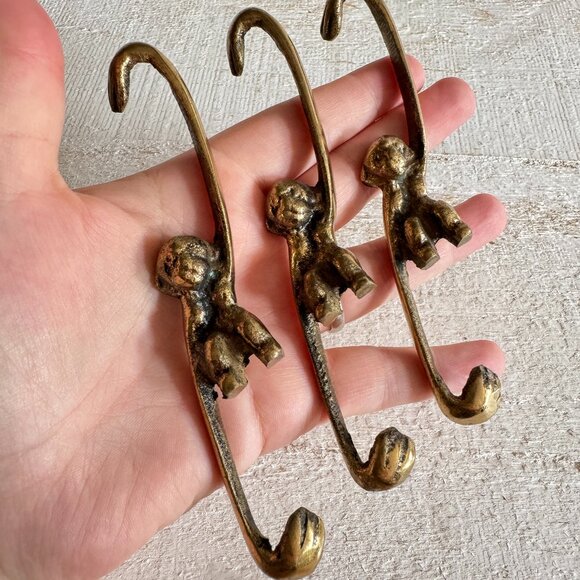 Set of Three Vintage Metal Monkey Hanging Hooks - Picture 2 of 11